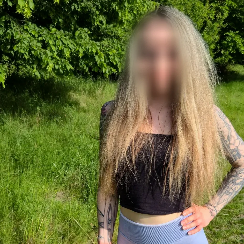Bettina, 27