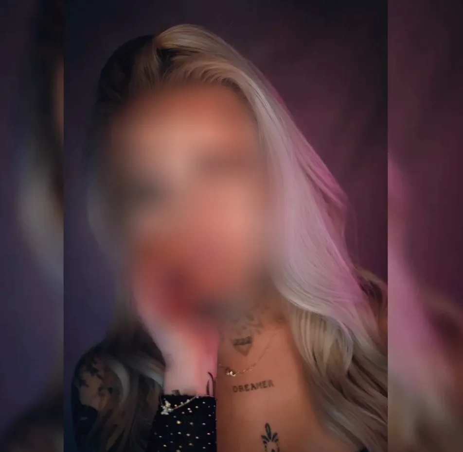 Boglárka, 26