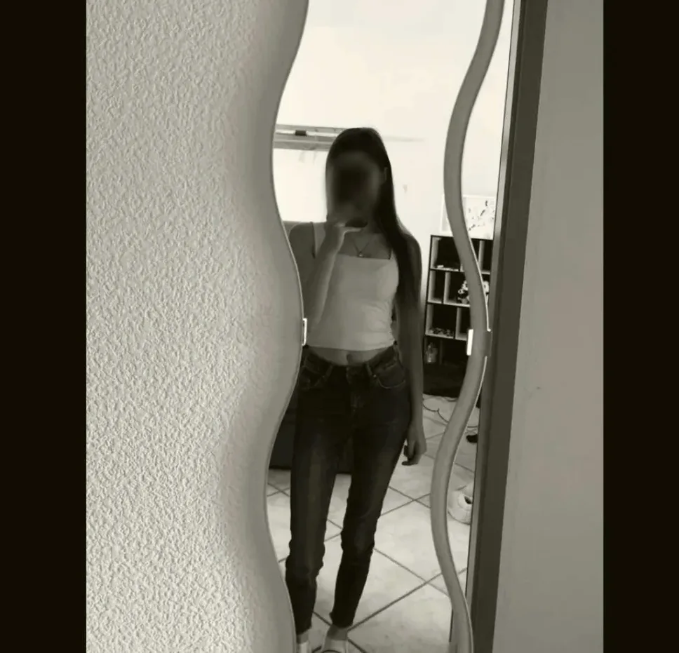 Csilla, 25