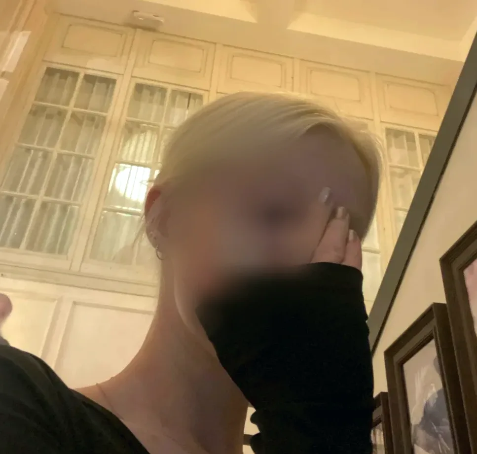 Diána, 24