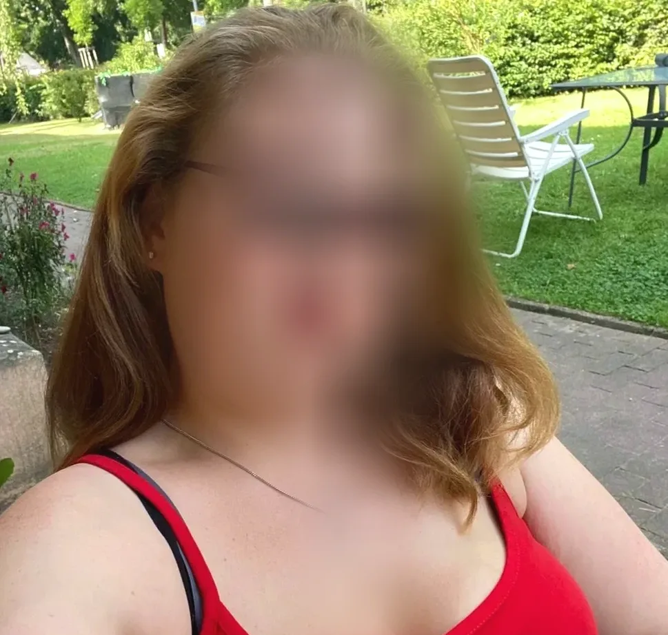 Dominika, 29