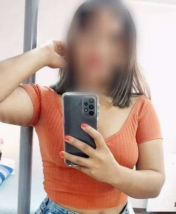 Emma, 26
