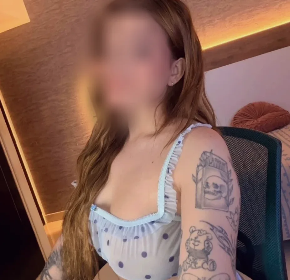 Izabella, 21