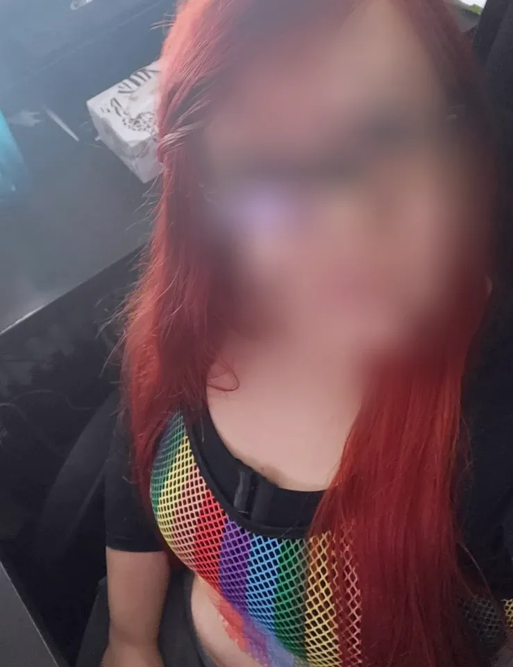 Nikolett, 29