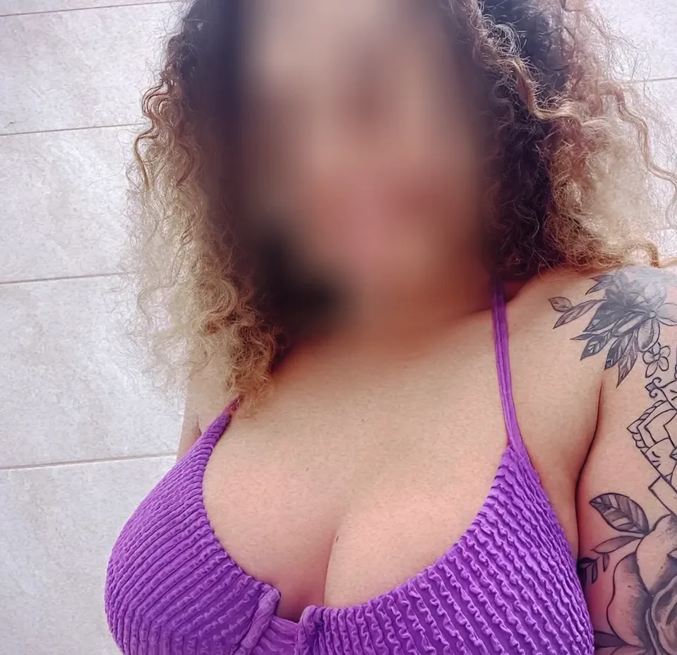 Vivien, 32