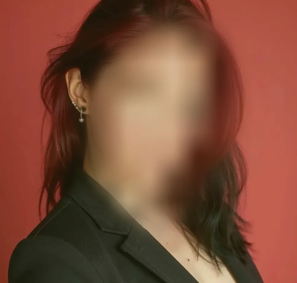 Zsóka, 35